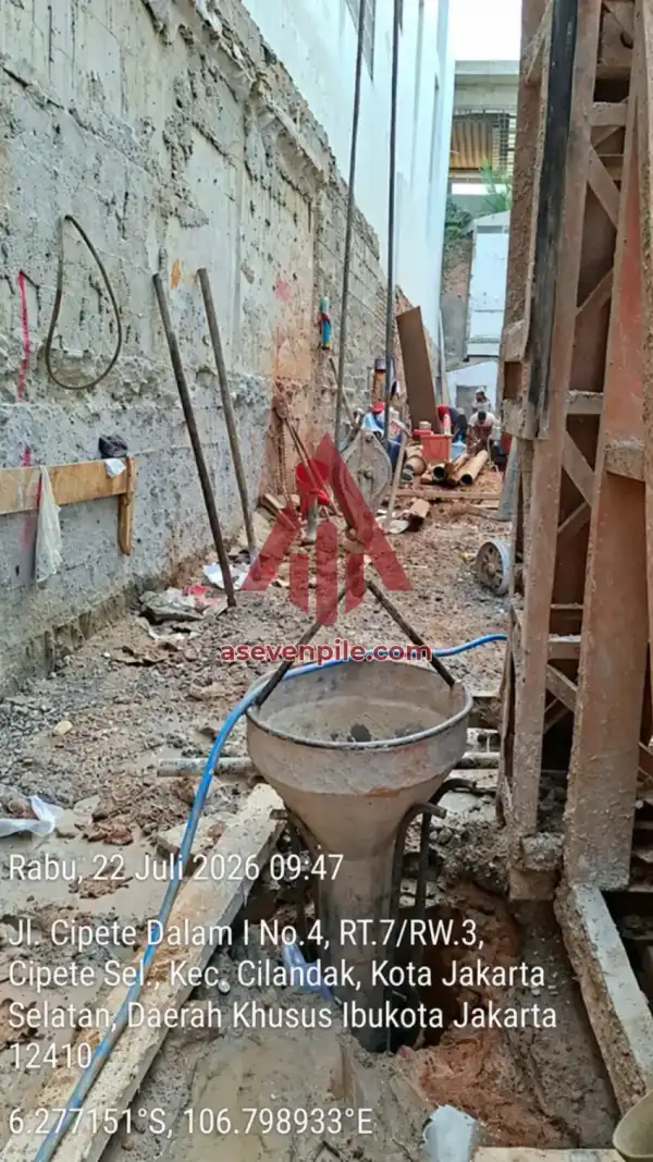 Persiapan Pipa Tremi Proyek Aseven Pile Cipete